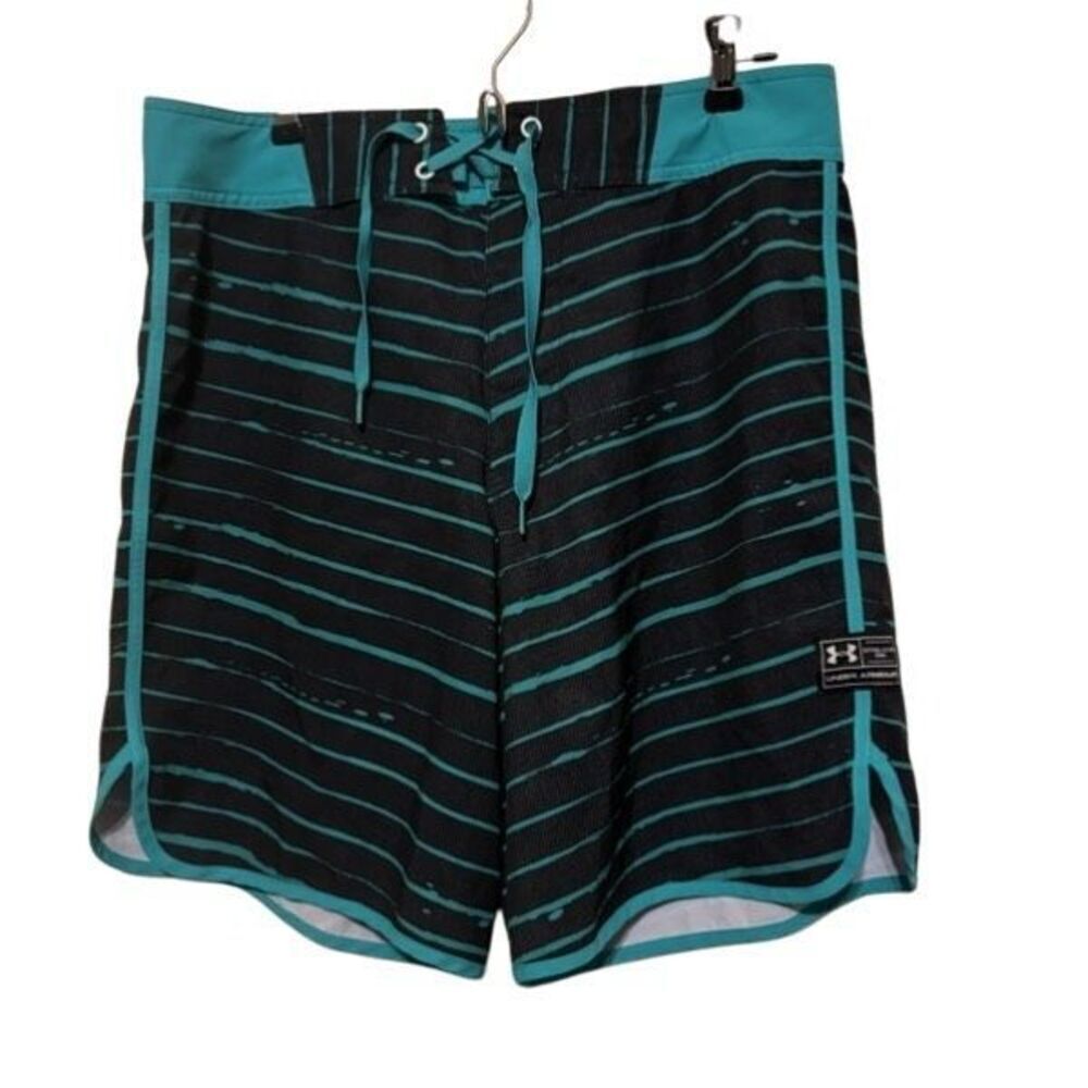 Under Armour Size 32 Loose Board Shorts
